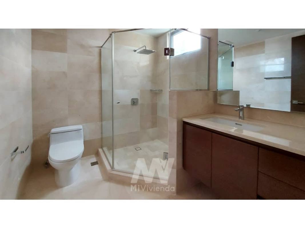 Luxury infinity pool with views of city skyline and golf course Santa María Panama