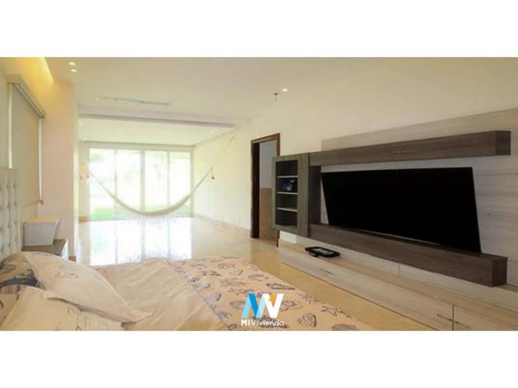 Large private patio with grass lawn and covered sitting area in The Reserve Santa Maria Panama