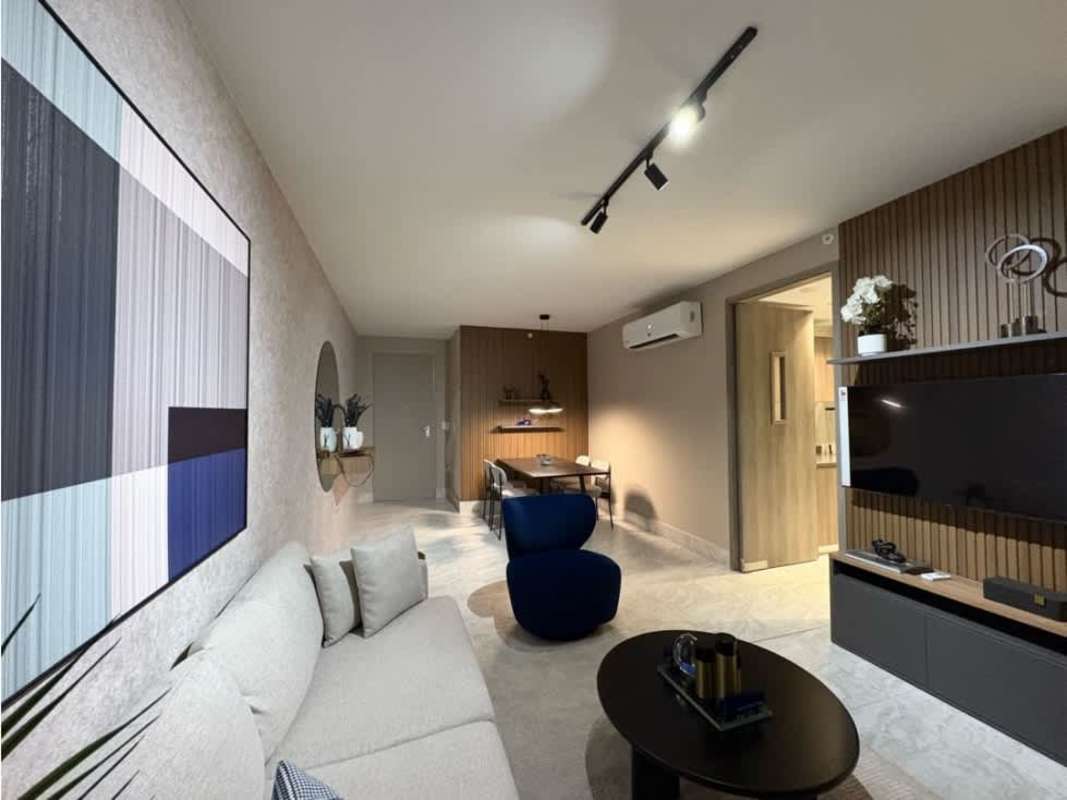 Spacious master bedroom with AC large window ensuite bathroom Luxor 400 Panama