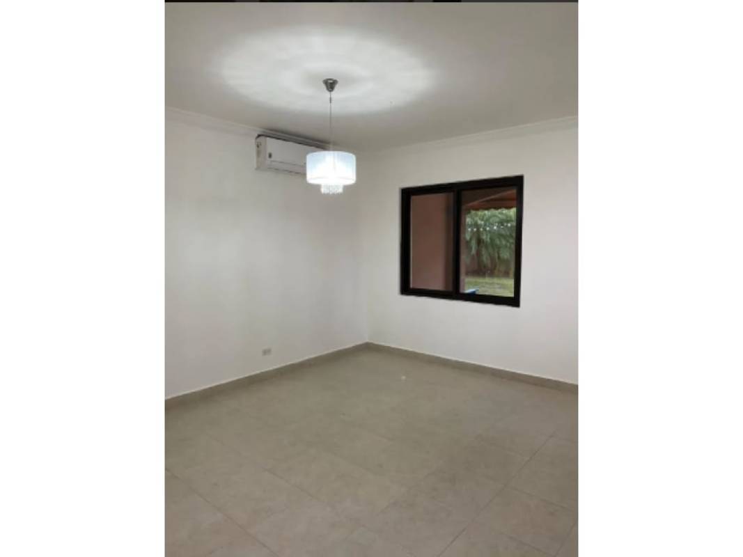 Spacious master bedroom with balcony access and closet in Versalles gated house Panama City