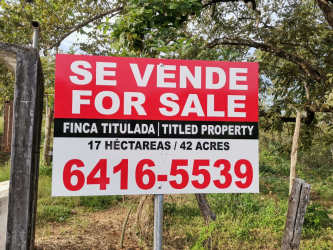 Sign advertising 17 hectares titled ranch land for sale near Pedasí and Playa Venao
