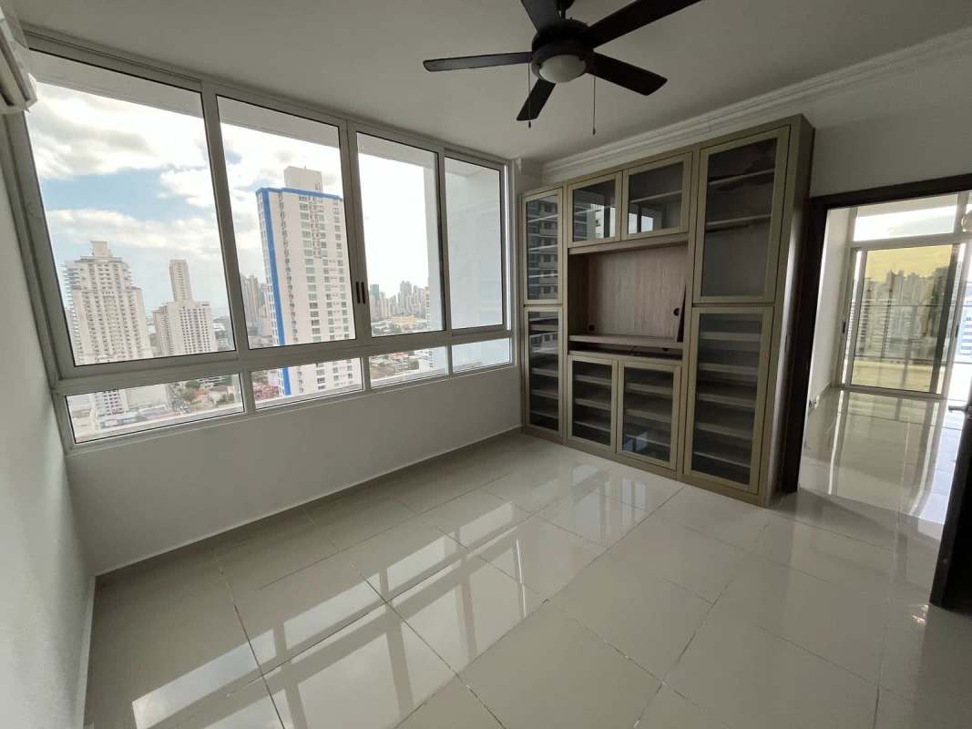 Private balcony with Jacuzzi, panoramic city skyline views PH Quadrat San Francisco Panama