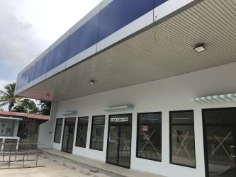 Covered entrance area with glass commercial doors Bugaba David Panama