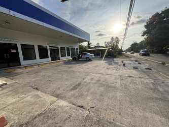 Modern glass facade commercial unit with ample parking in Bugaba David Panama