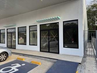 Accessible entrance and parking retail commercial plaza Bugaba David Panama