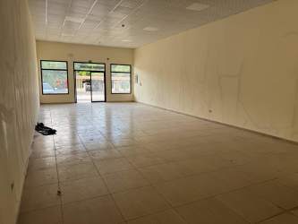 Open-plan vacant commercial storefront interior Bugaba David Chiriquí
