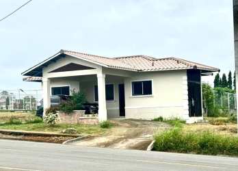 Single-story house with gabled roof and porch in gated community David Panama