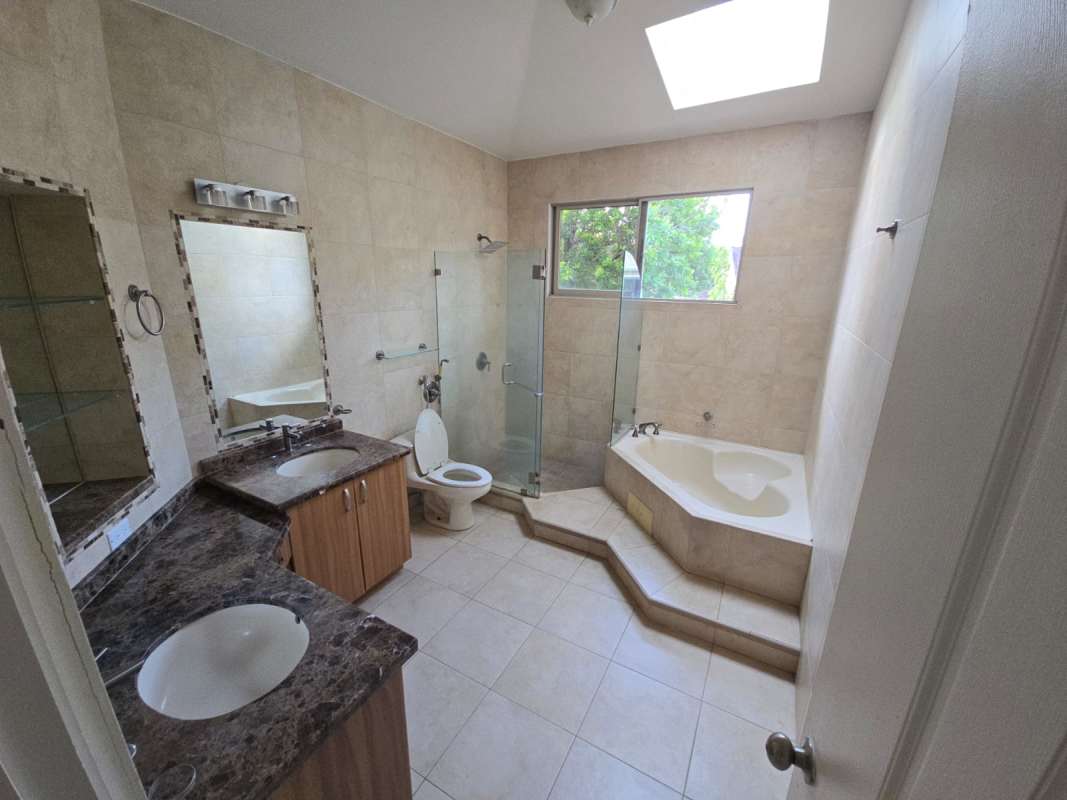 Granite countertop kitchen with appliances Embassy Gardens house for sale Panama City