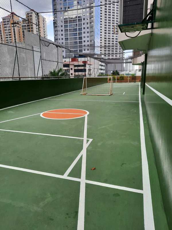 Rooftop jacuzzi lounge area with city skyline view PH Primavera Obarrio Panama