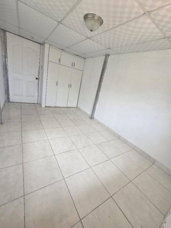 Bedroom with tiled floors and white built-in closet in duplex house in Condado del Rey