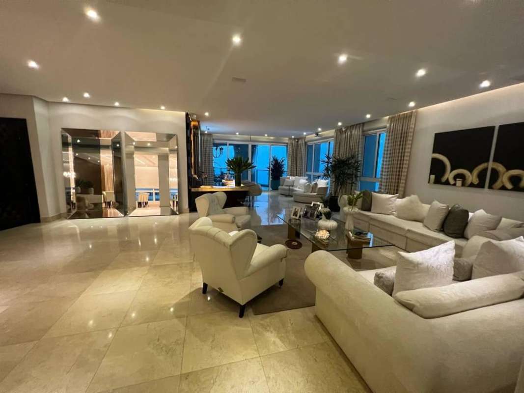 Cozy entertainment den perfect for family gatherings in PH Venetian Tower Punta Pacifica Panama