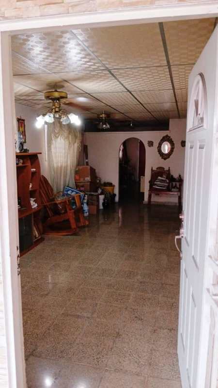 Traditional living room with archway, ceiling fan, tile ceiling and wooden furniture in Villa Licia Don Bosco Panama City