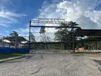 Wide gated entrance to institutional or commercial premises in Río Sereno