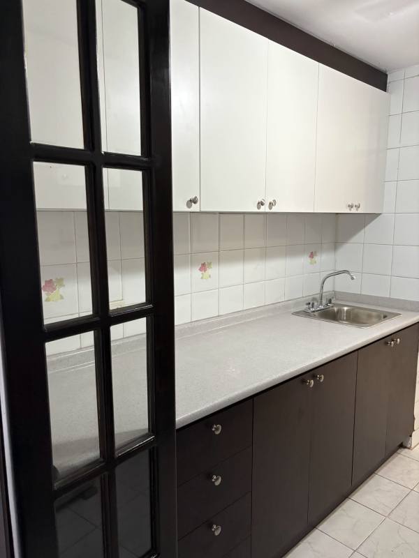 Kitchen with upper and lower cabinets, tile backsplash, stove PH Plaza Dos Mares Panama City