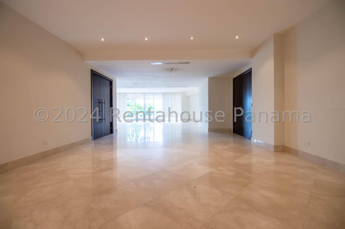 Large balcony terrace with stunning Pacific Ocean and city skyline views from PH The Point Punta Paitilla