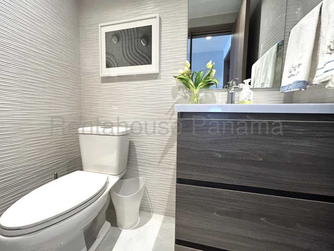 Master bedroom with large windows, luxury finishes PH Prestige Panama City