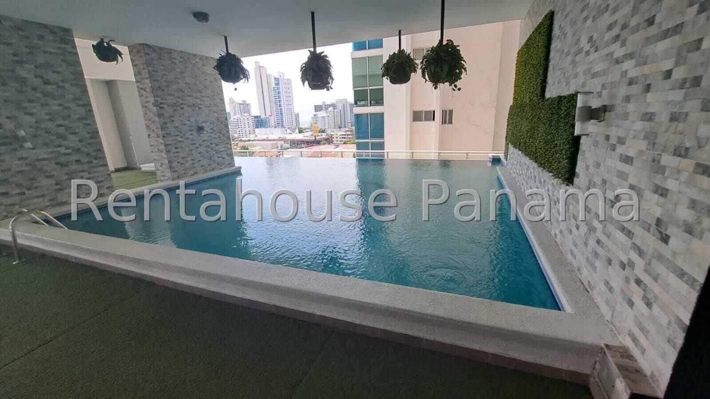 Infinity rooftop swimming pool with panoramic skyline view PH Quartier San Francisco Panama