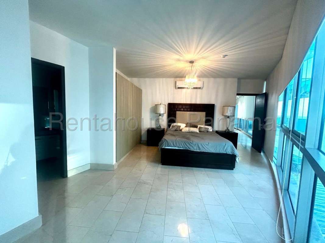 Spectacular infinity swimming pool overlooking Pacific Ocean PH Grand Tower Punta Pacífica Panama