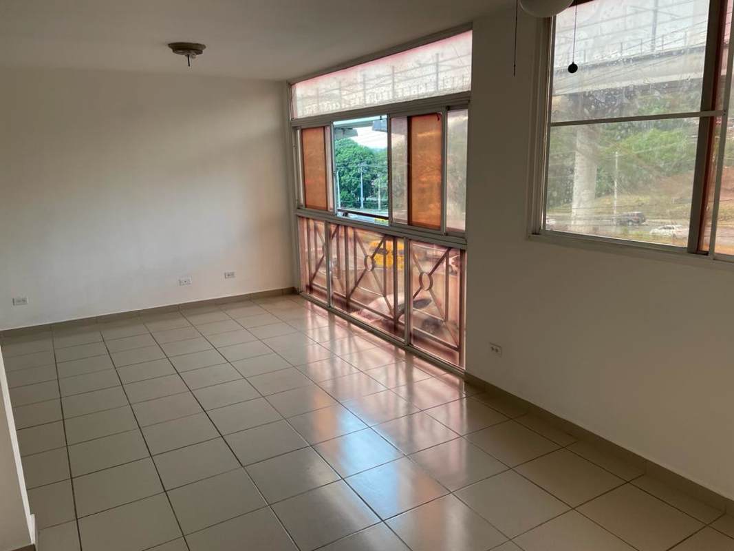 Bright bedroom with large window tiled floor ceiling light PH Mallorca Park Los Andes Panama