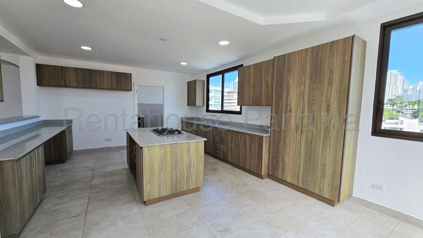 Bright spacious bedroom with large window air conditioning and city views in PH Vista del Cangrejo Panama