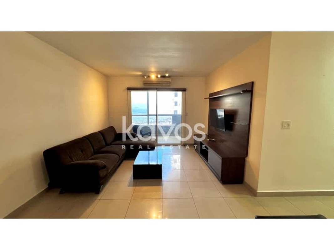 Kitchen with granite counters, modern cabinetry in PH San Francisco Bay Panama City