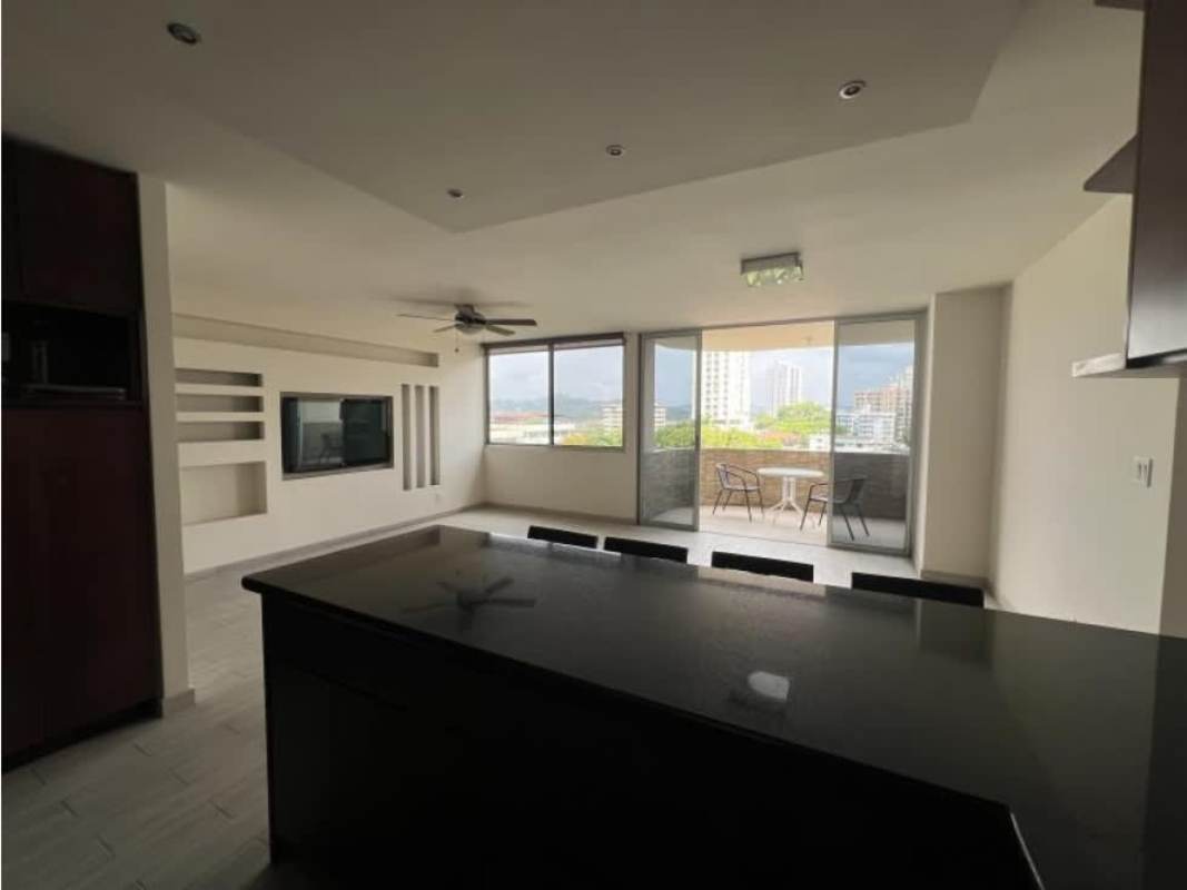 Corridor with multiple apartment doors PH Del Caribe El Cangrejo