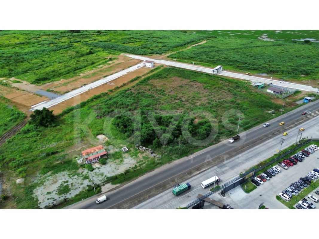 Industrial area with warehouses near commercial land parcel in Tocumen