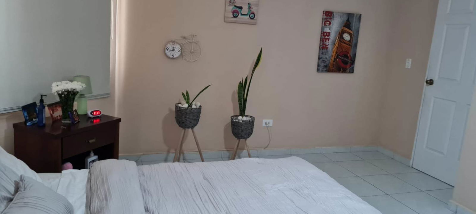 Second bedroom with AC, ceiling fan, closet and bright windows Green Valley Residences Panama