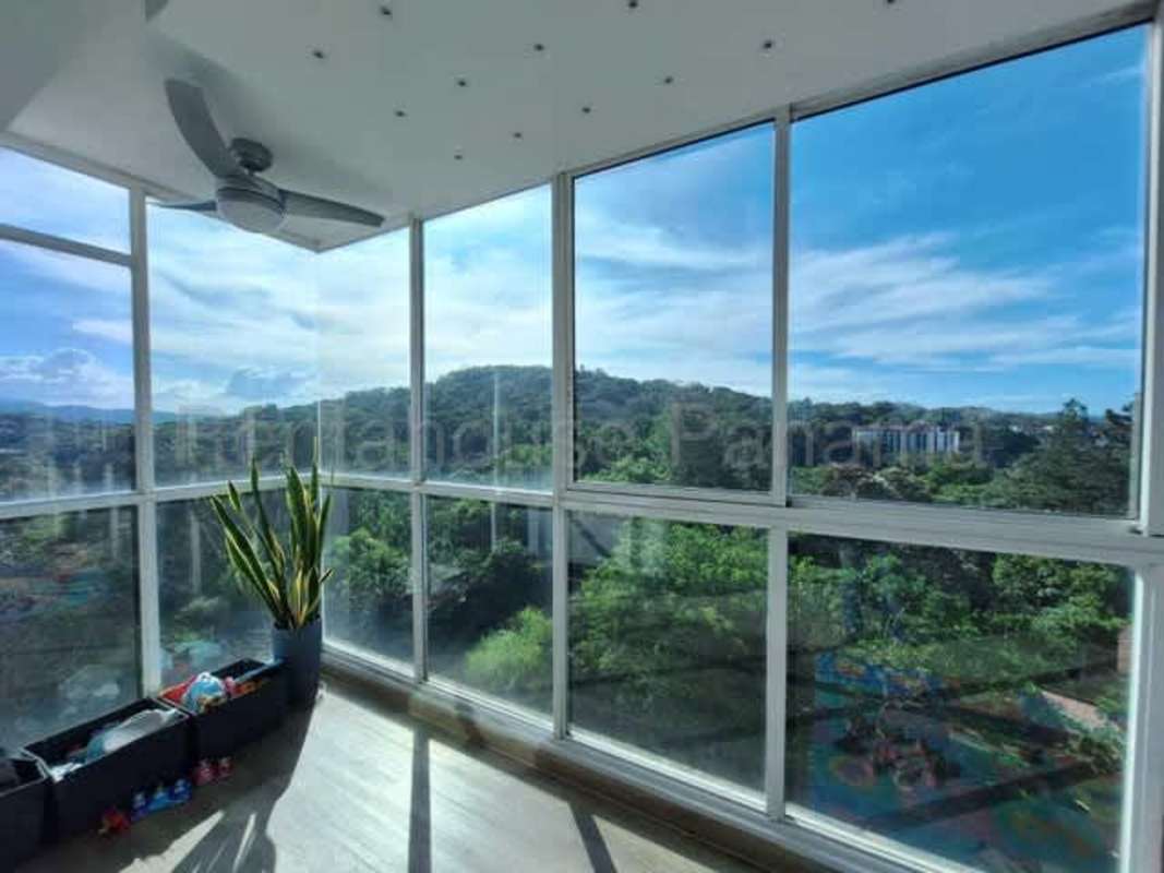 Children's bedroom with large windows and toys Ancón Panama