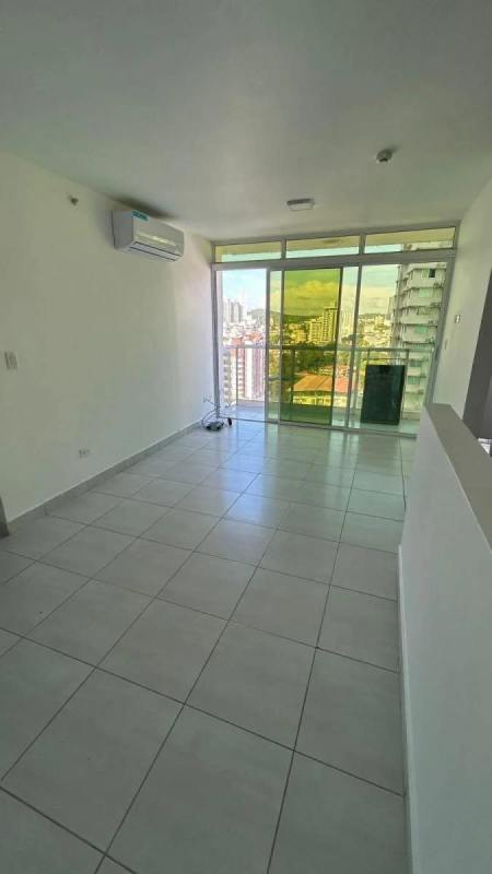 Modern bathroom with walk-in shower, contemporary fixtures in apartment PH Metropolitan Park Panama City