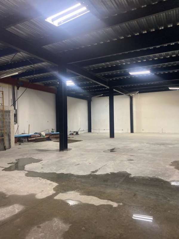 Open plan warehouse with docking ramp access in Parque Industrial Costa del Este Panama