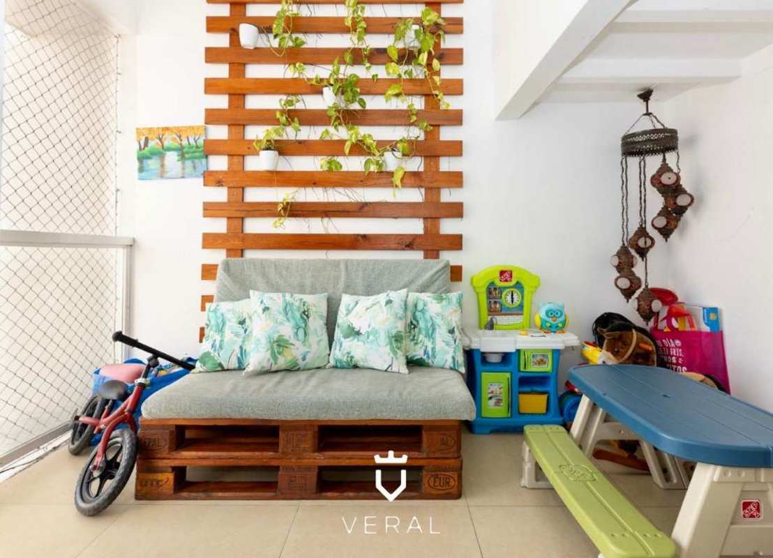 Balcony with pallet sofa and kids play furniture PH Blue Park Bella Vista Panama
