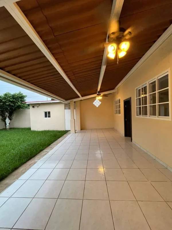 Spacious covered terrace with fan and lawn view in PH Torres de Toscana Panama