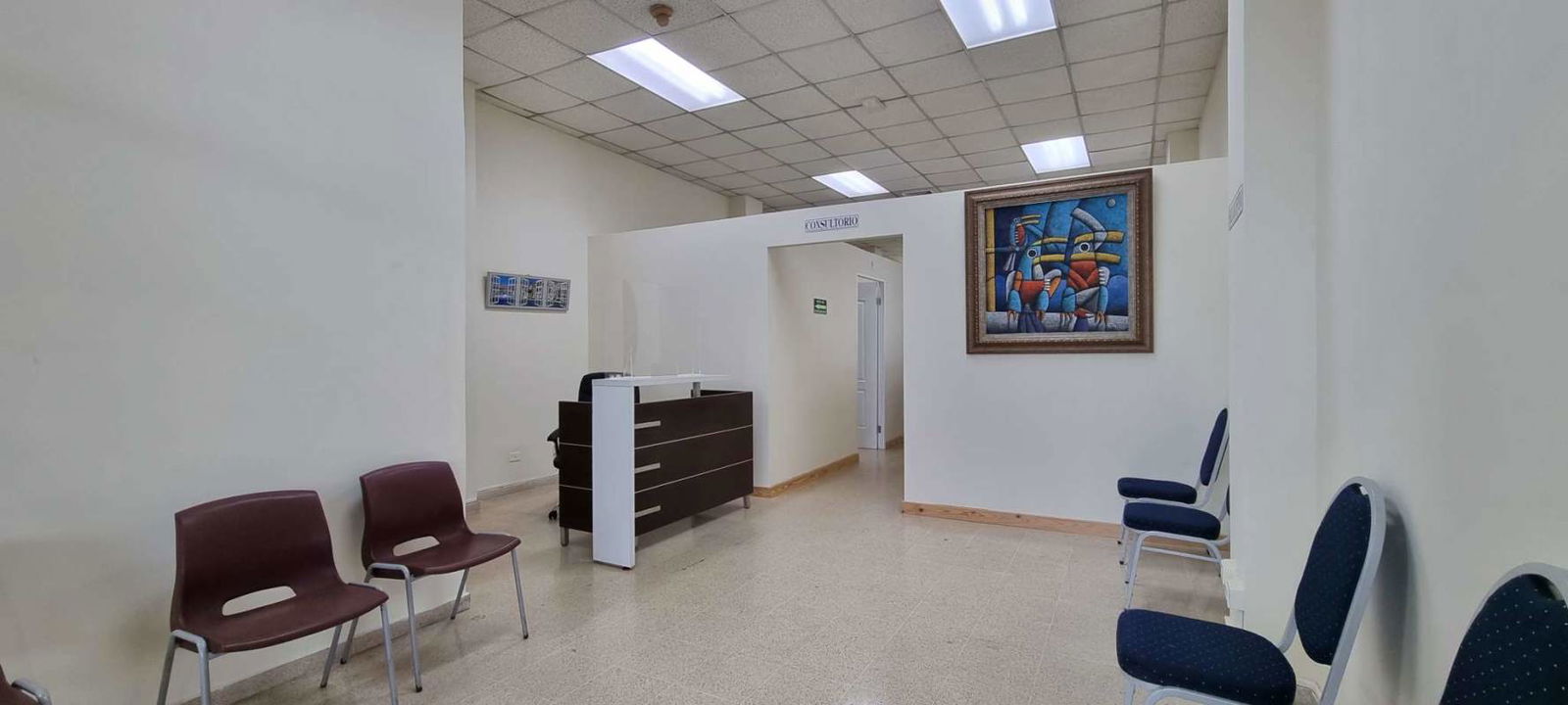 Street view of San Fernando Professional Center exterior building in Panama City