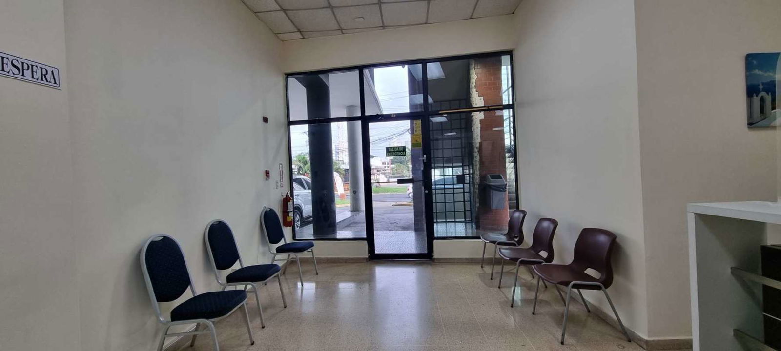 Waiting room area with furniture, medical or office setup in Panama commercial rental