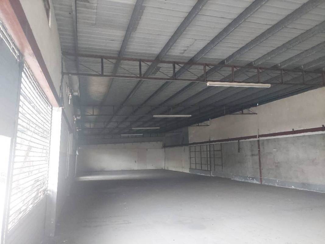 Industrial warehouse with office mezzanine inside Parque Lefevre Panama