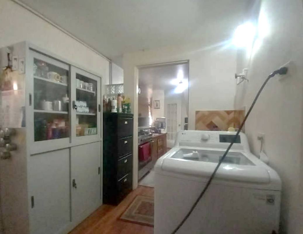 Traditional kitchen with granite counters, stove, wooden cabinets and tile backsplash in PH Torres de Toscana