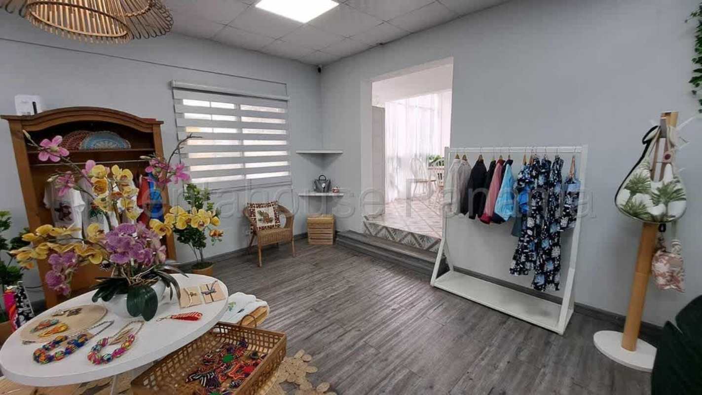 Boutique showroom with lattice partitions and wood flooring in San Francisco commercial center