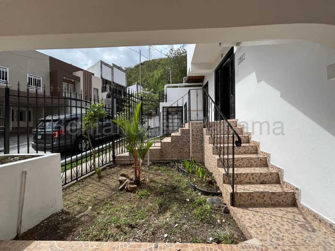 Spacious 4BR House with Pool & BBQ Area in Altos de Santa María