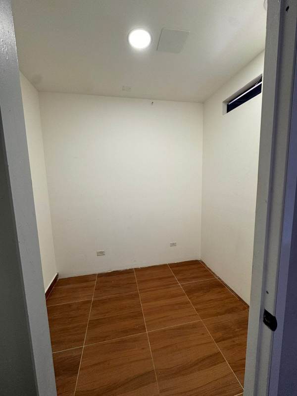 Compact storage private room white walls tile floors commercial unit San Francisco Panama