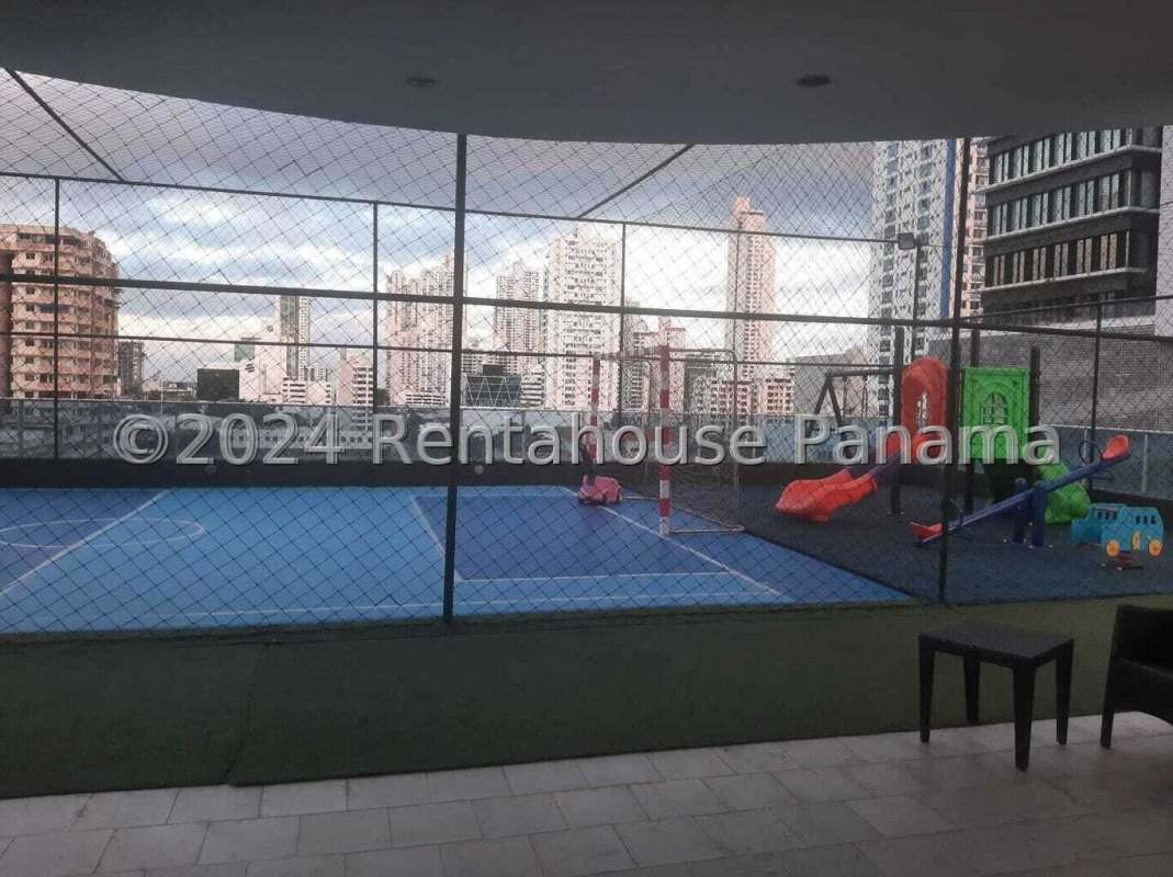 Rooftop amenities with playground and futsal court in PH San Francisco Park Panama City