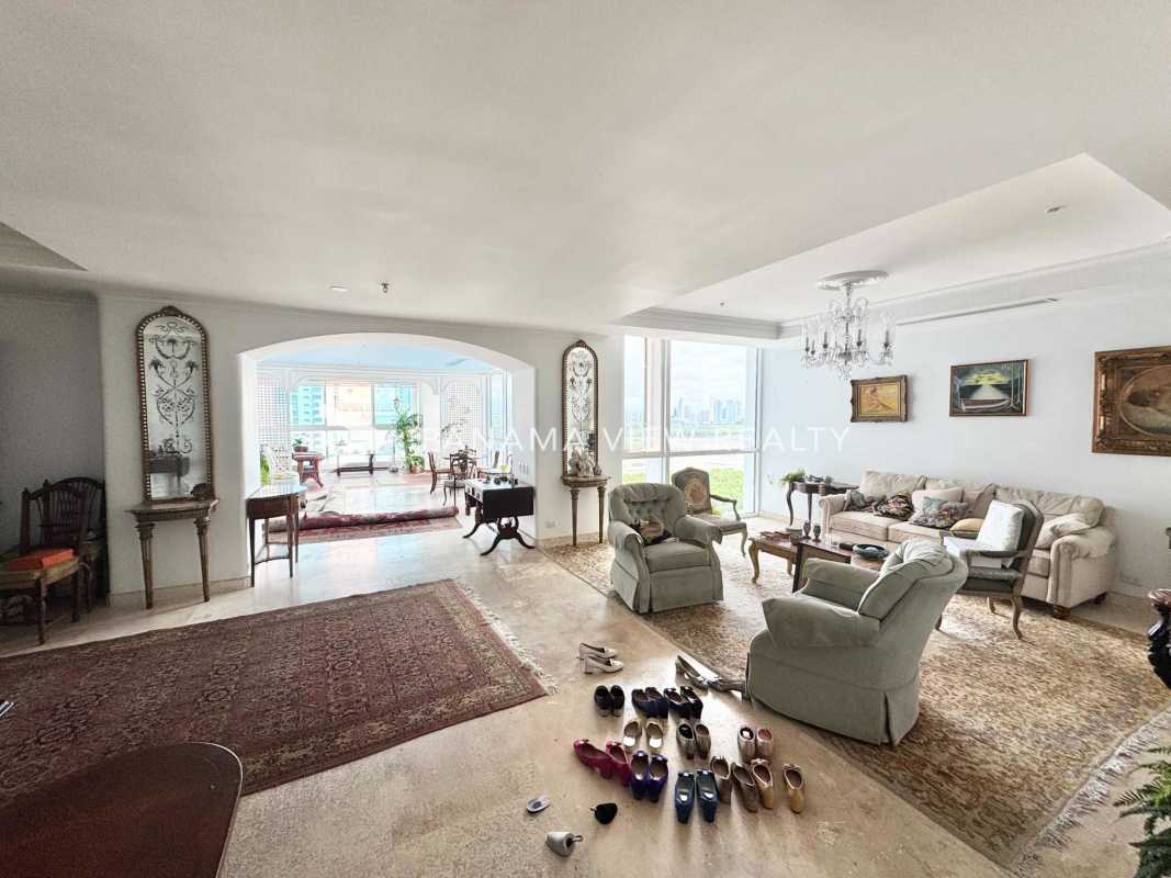 Spacious bright modern living room with floor-to-ceiling windows and ocean view PH Santorini Panama