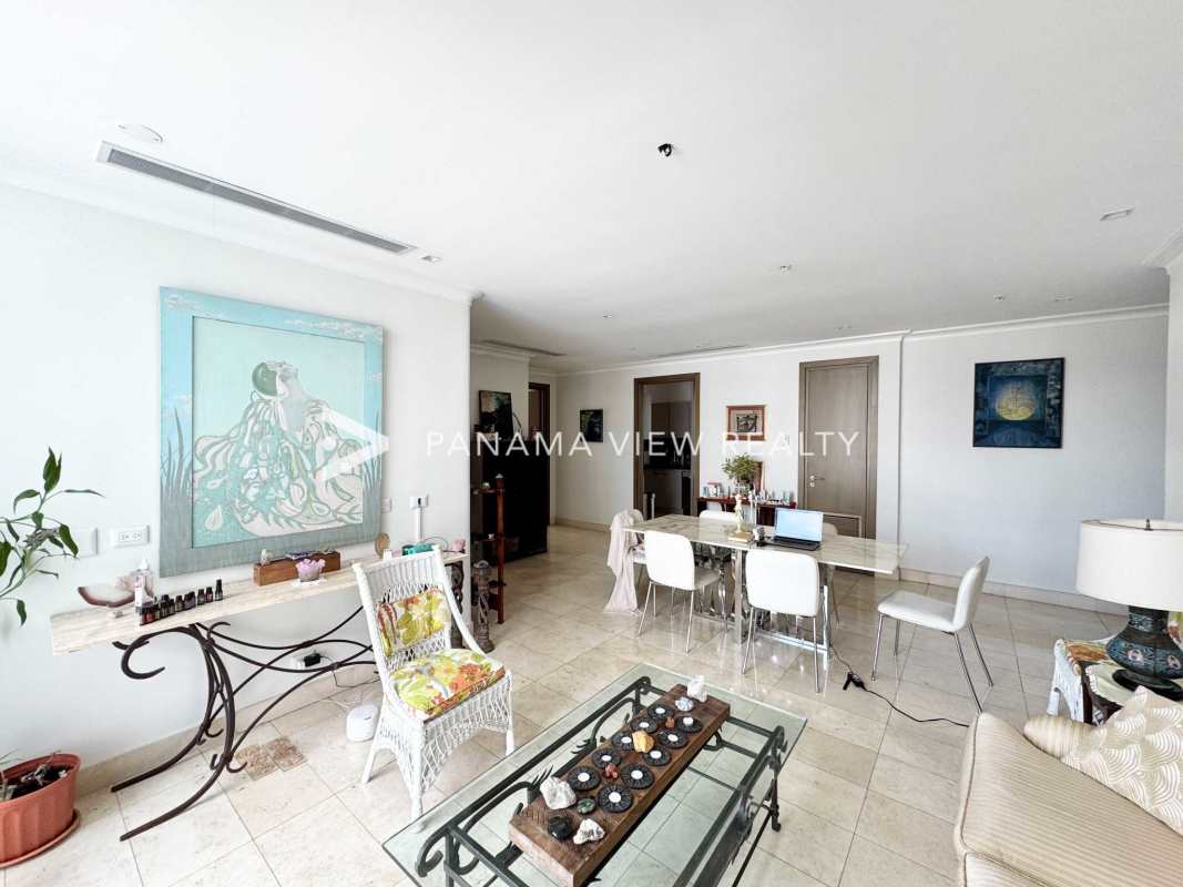 Spacious kitchen with granite counters and island PH Santorini Coco del Mar Panama