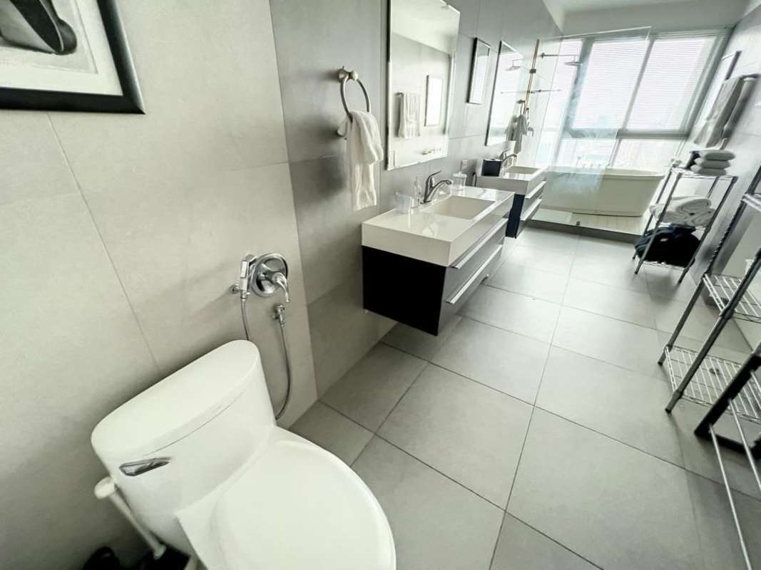 Contemporary bedroom with floor-to-ceiling windows, built-in wardrobe, ensuite bathroom at PH BICSA Tower Panama