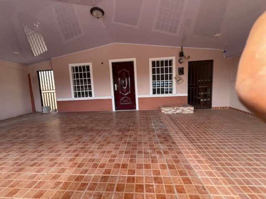 Spacious tiled living area with accent wall, window grilles in Urbanización Los Portales Pacora Panama