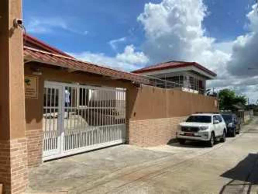 Gated suburban house with parking, brick wall, near Tocumen airport for sale Panama