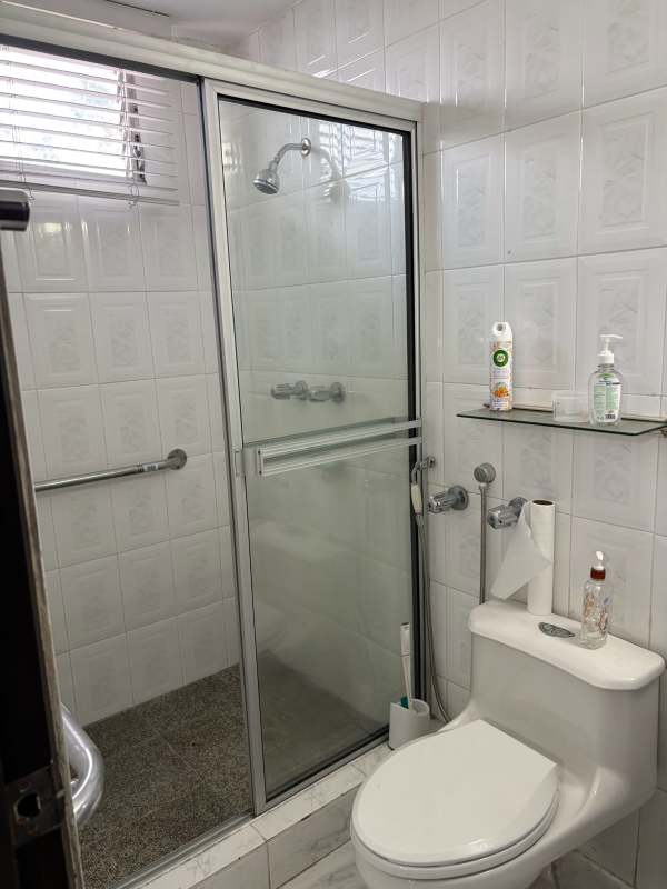 Modern bathroom with glass shower, pedestal sink, mirror in PH Plaza Dos Mares Betania