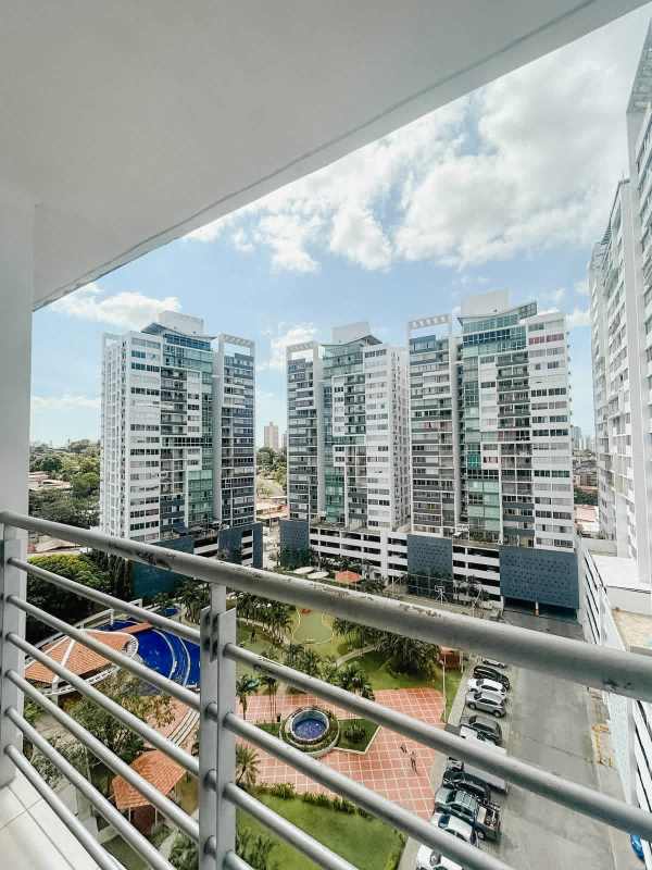 Balcony with city view overlooking apartment complex courtyard PH Central Park Panama
