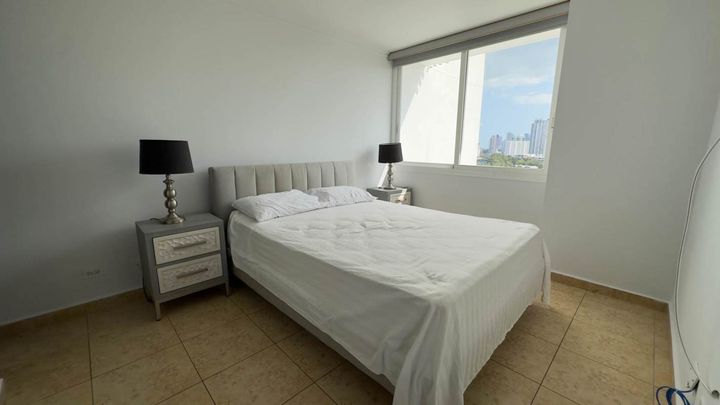 Bright bedroom with panoramic window and natural light in Elevation Tower Panama