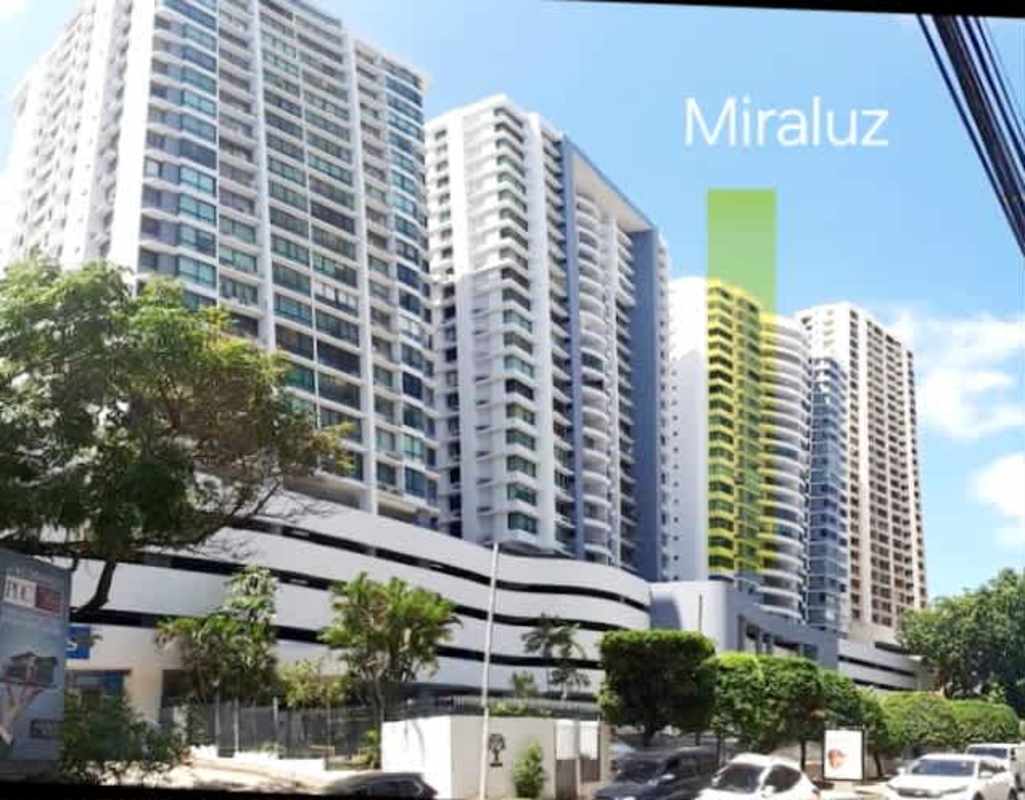 Facade of Edificio Miraluz in Punta Paitilla upscale Panama City neighborhood